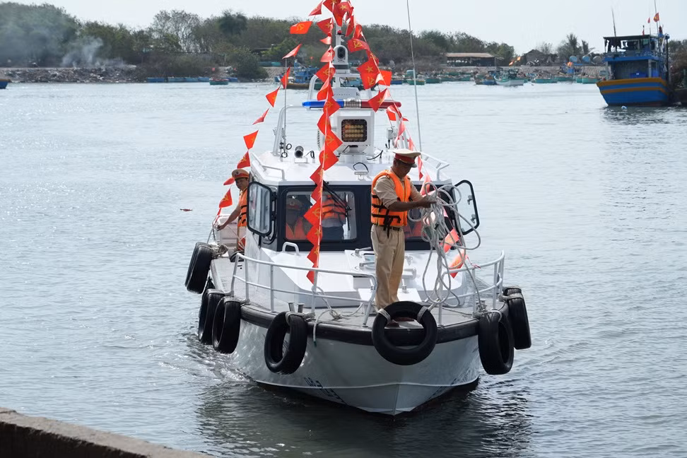 Bộ Công an tăng cường phương tiện tuần tra, kiểm soát ngư trường biển cho Công an Bình Thuận -0