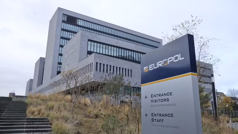 Những cảnh báo mới của Europol về tội phạm lợi dụng trí tuệ nhân tạo -0