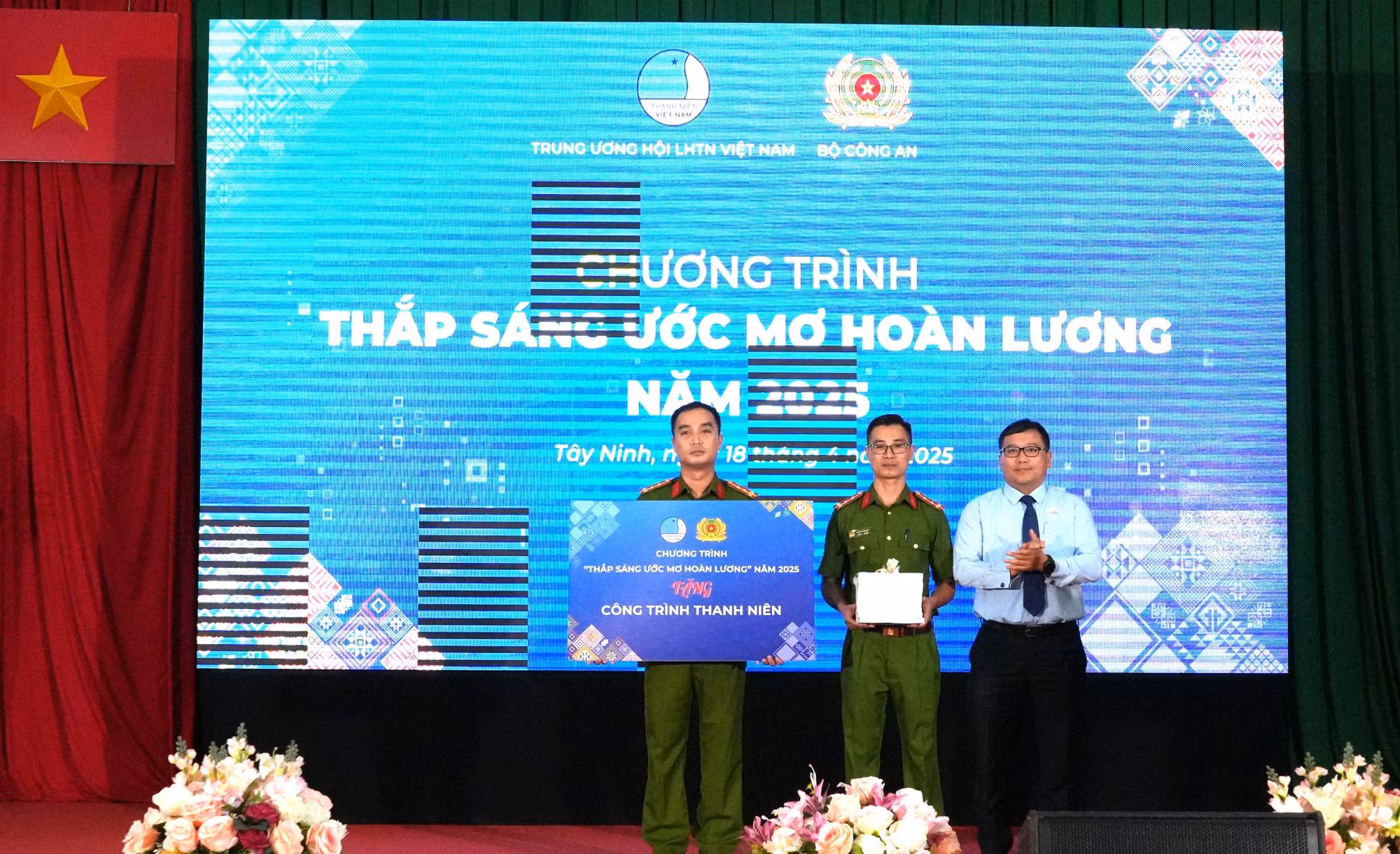 thap3.jpg -0
