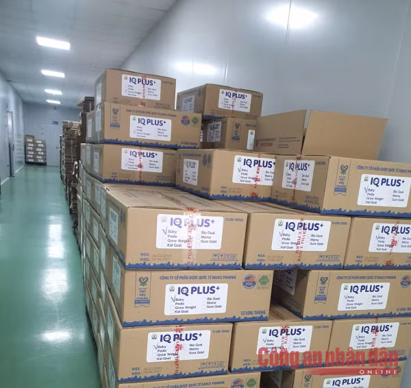 Triệt phá xưởng sản xuất sữa bột giả quy mô cực lớn với gần 600 chủng loại -0