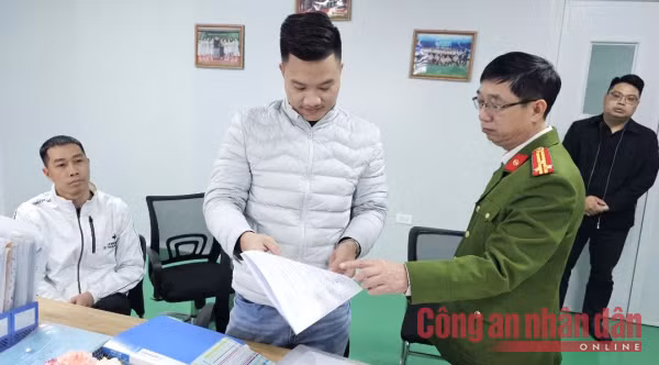 Triệt phá xưởng sản xuất sữa bột giả quy mô cực lớn với gần 600 chủng loại -0