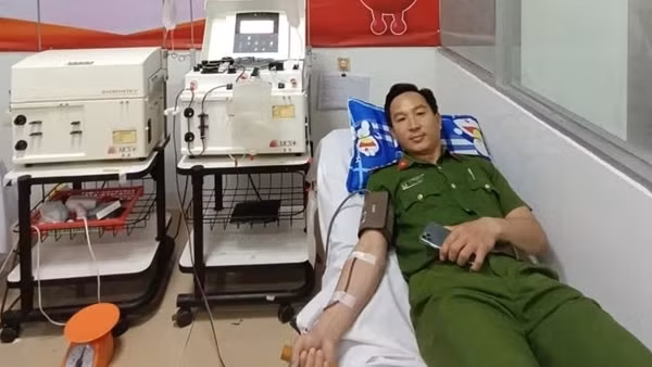 Một Trưởng Công an xã ở Quảng Ngãi vượt chặng đường gần 30km để hiến máu cứu người