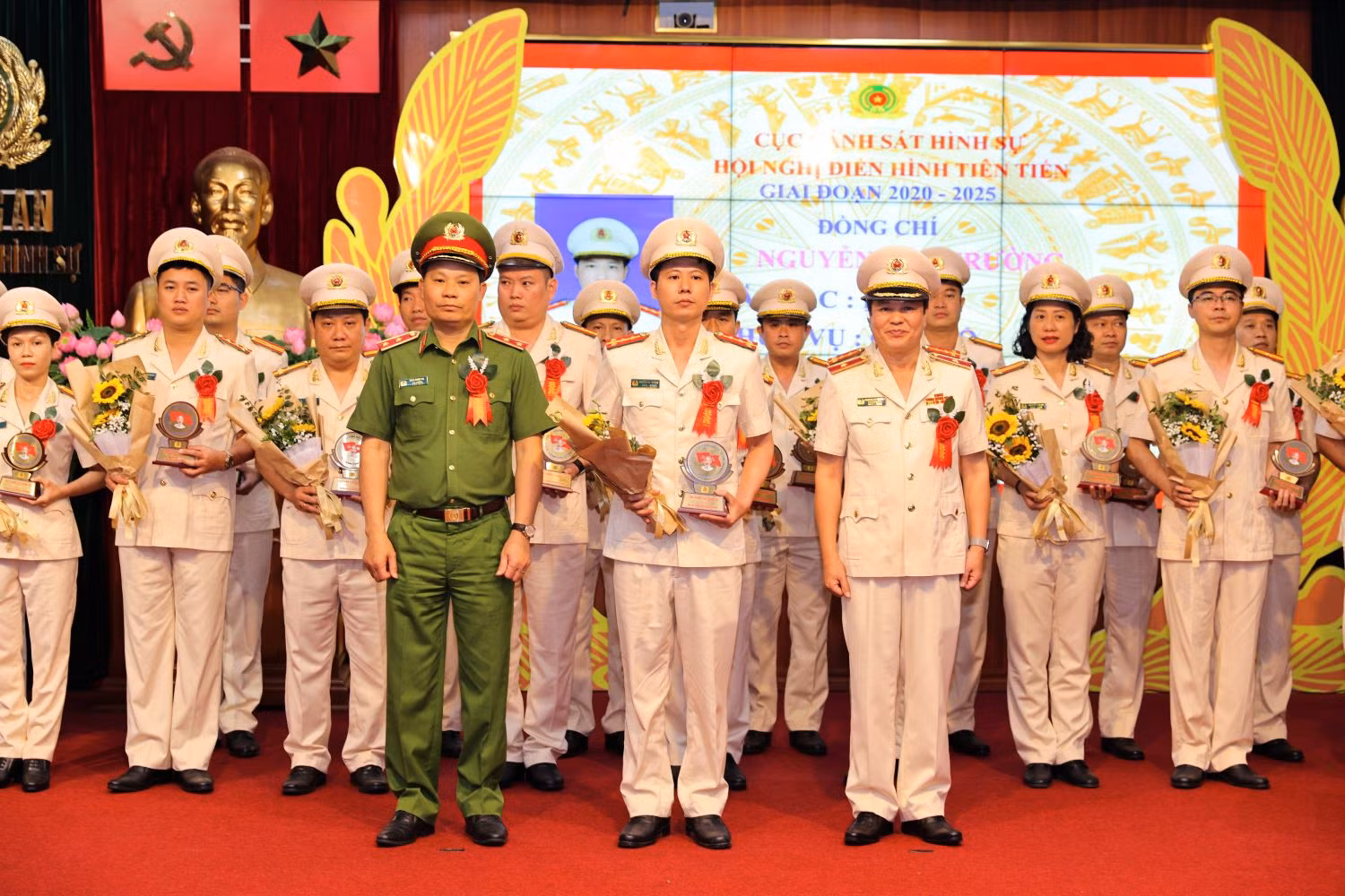 Cục Cảnh sát hình sự tuyên dương điển hình tiên tiến phong trào thi đua 