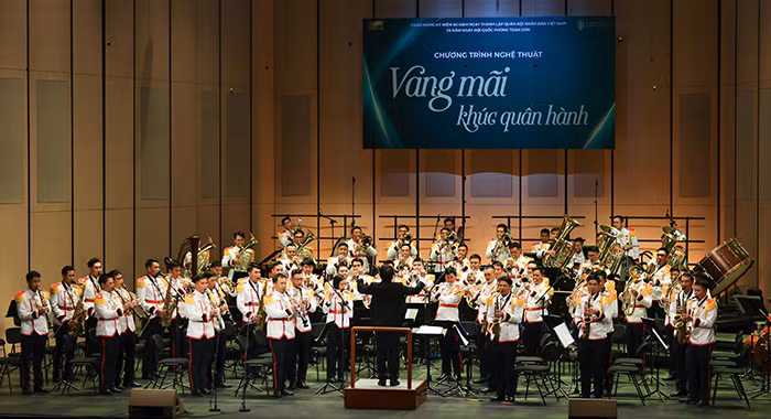 Để thu hút các văn nghệ sĩ tích cực sáng tác về đề tài CAND -0