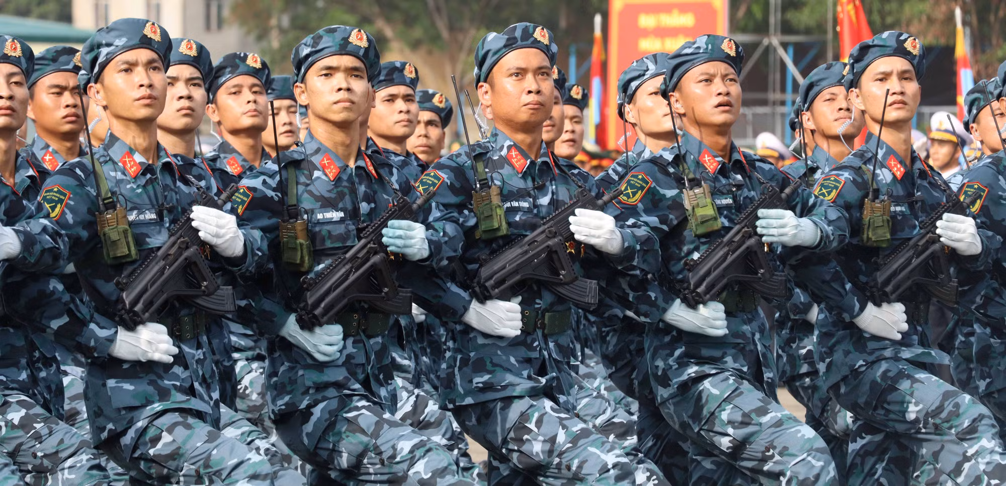 Hợp luyện các khối diễu binh, diễu hành trước Lễ kỷ niệm mừng Ngày non sông thống nhất -0