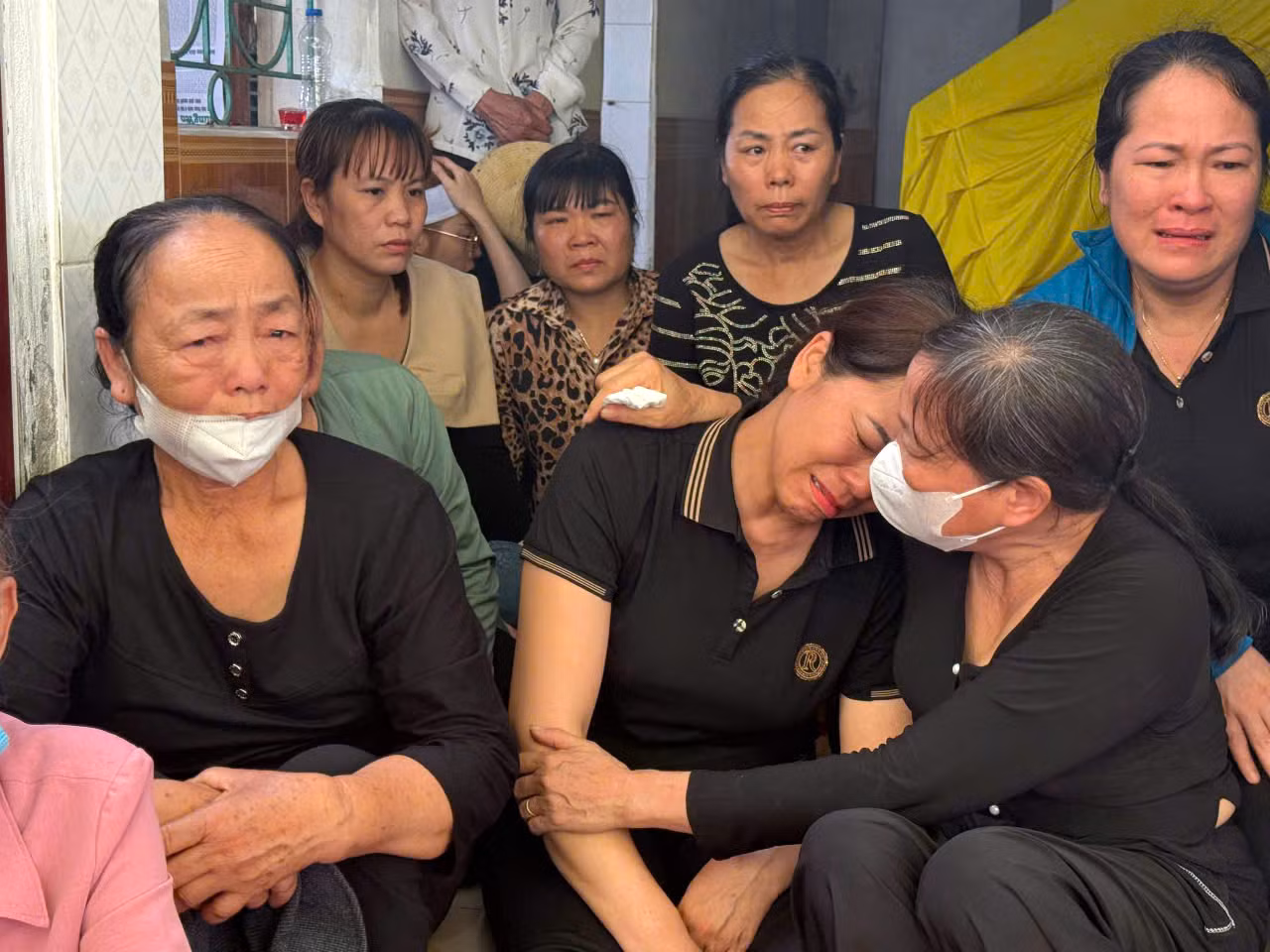 Đồng đội, người thân nghẹn ngào tiễn đưa Thiếu tá Nguyễn Đăng Khải -0
