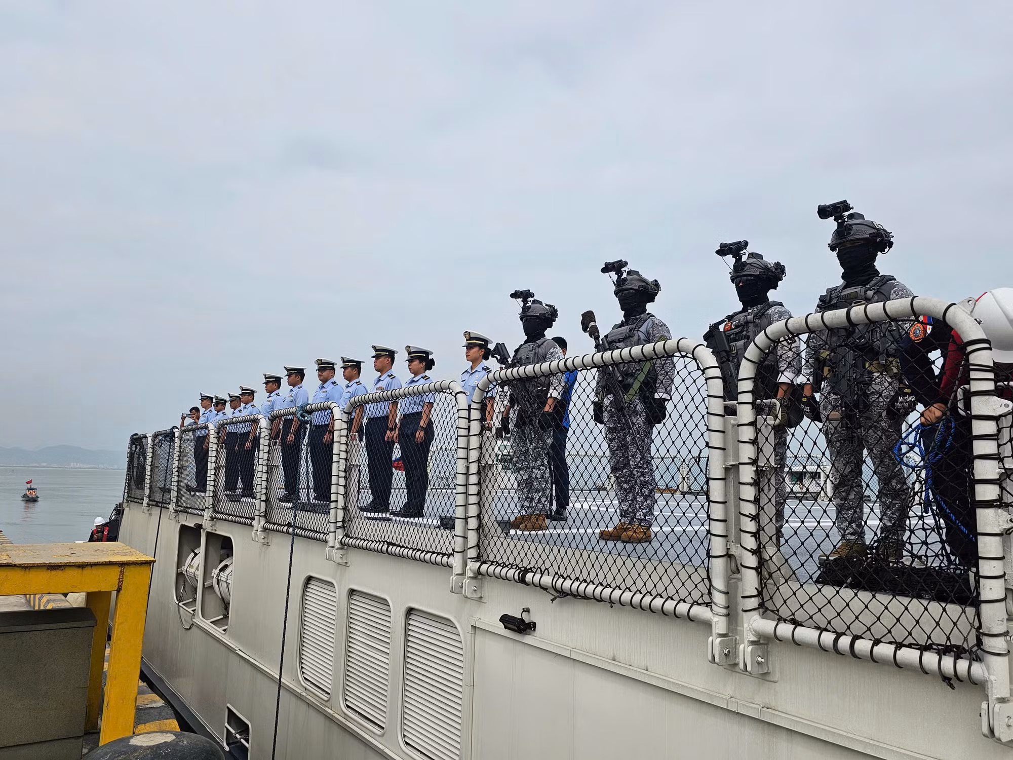 Tàu Cảnh sát biển Philippines thăm hữu nghị Đà Nẵng -3