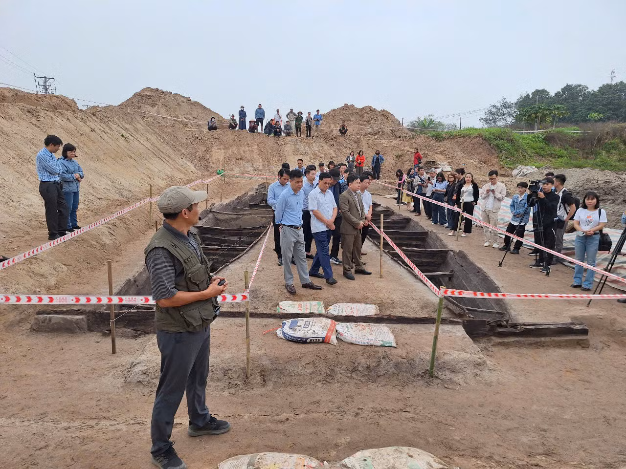 Những “khúc xạ” xung quanh thuyền cổ ở Bắc Ninh -0