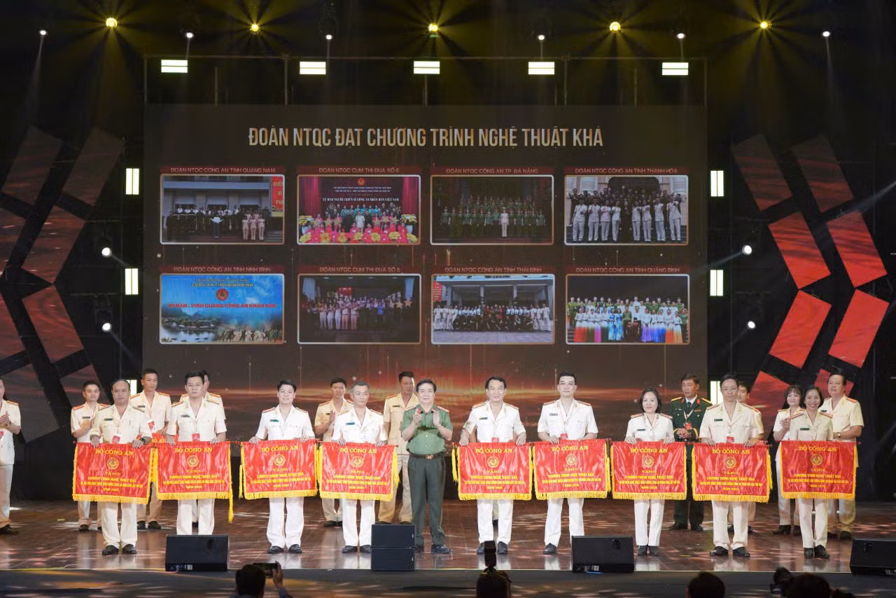 5 đoàn nghệ thuật đạt xuất sắc tại Hội diễn nghệ thuật quần chúng CAND lần thứ XIII khu vực 3 -0