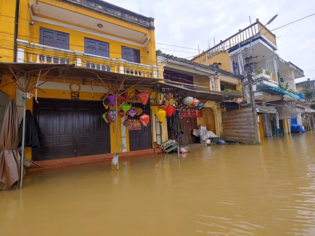 Hội An: Phố lại ngập sâu khi thượng nguồn điều tiết lũ -3