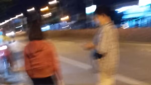 Đến nhà bạn gái nhí làm "người lớn” và đục lợn trộm tiền ảnh 2