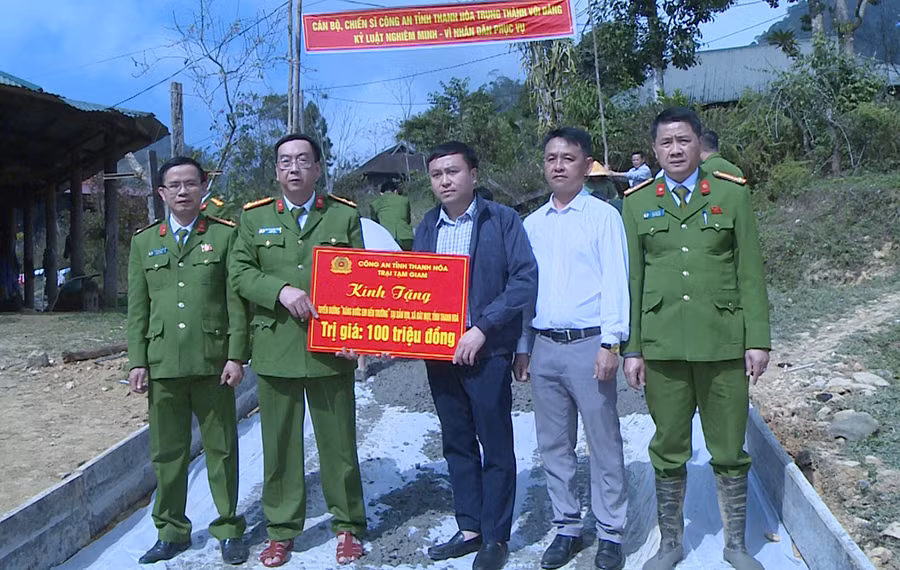 Những chiến sĩ Công an “sưởi ấm” vùng cao Xứ Thanh -0