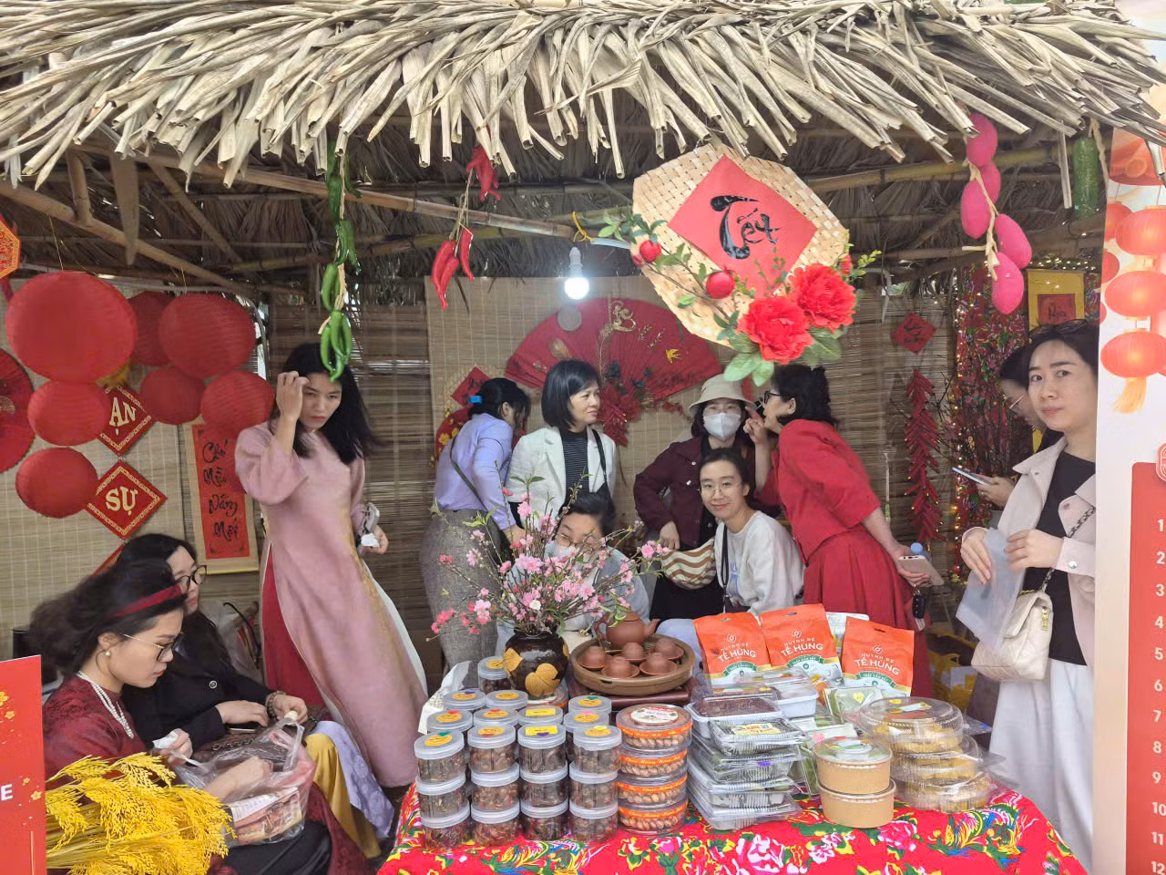 160 suất quà trao cho đoàn viên, lao động khó khăn trong CAND tại chương trình “ Tết sum vầy