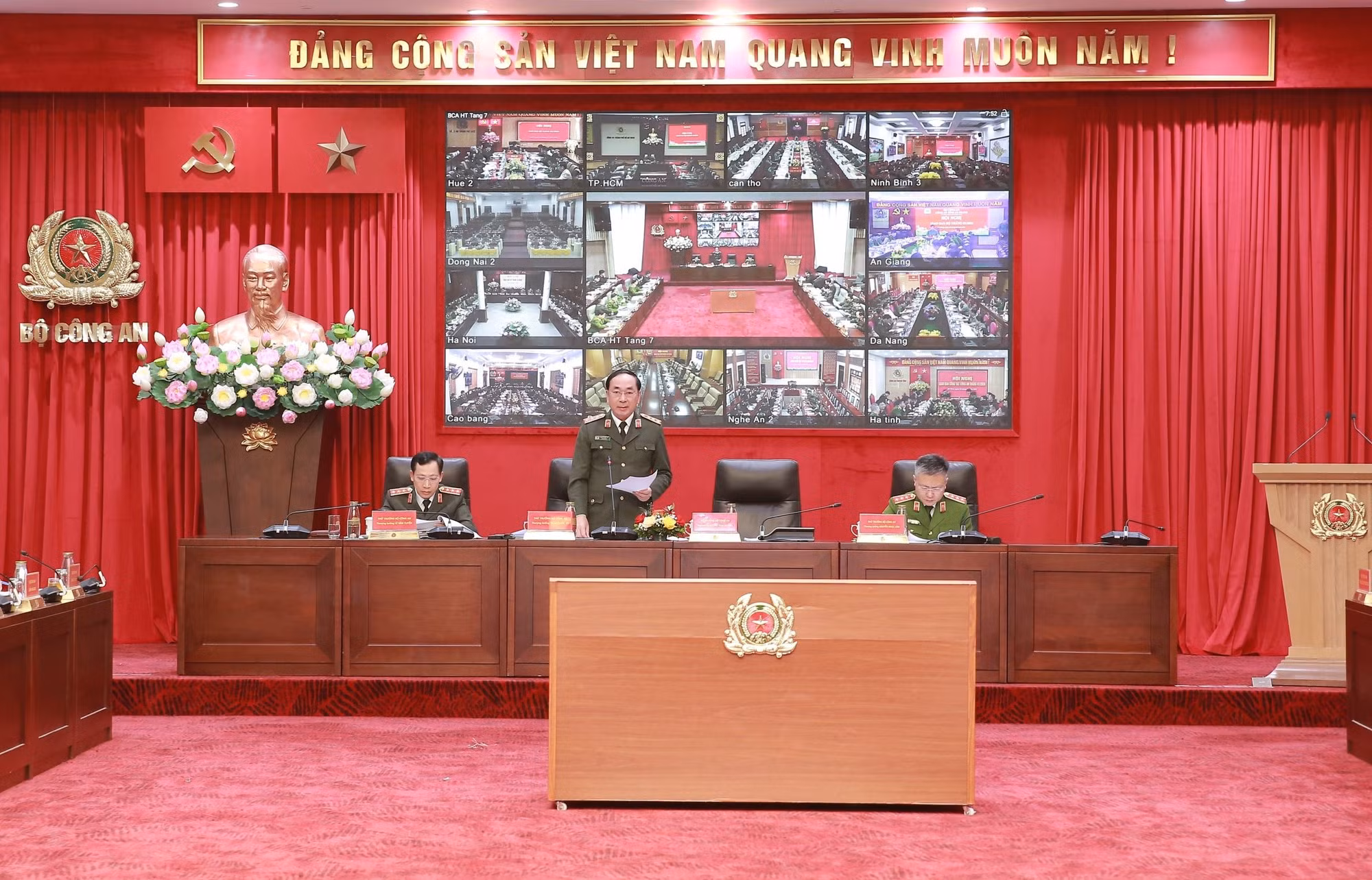 Đổi mới toàn diện tư duy, bảo đảm tuyệt đối an ninh trật tự, kiến tạo cho đất nước phát triển -0