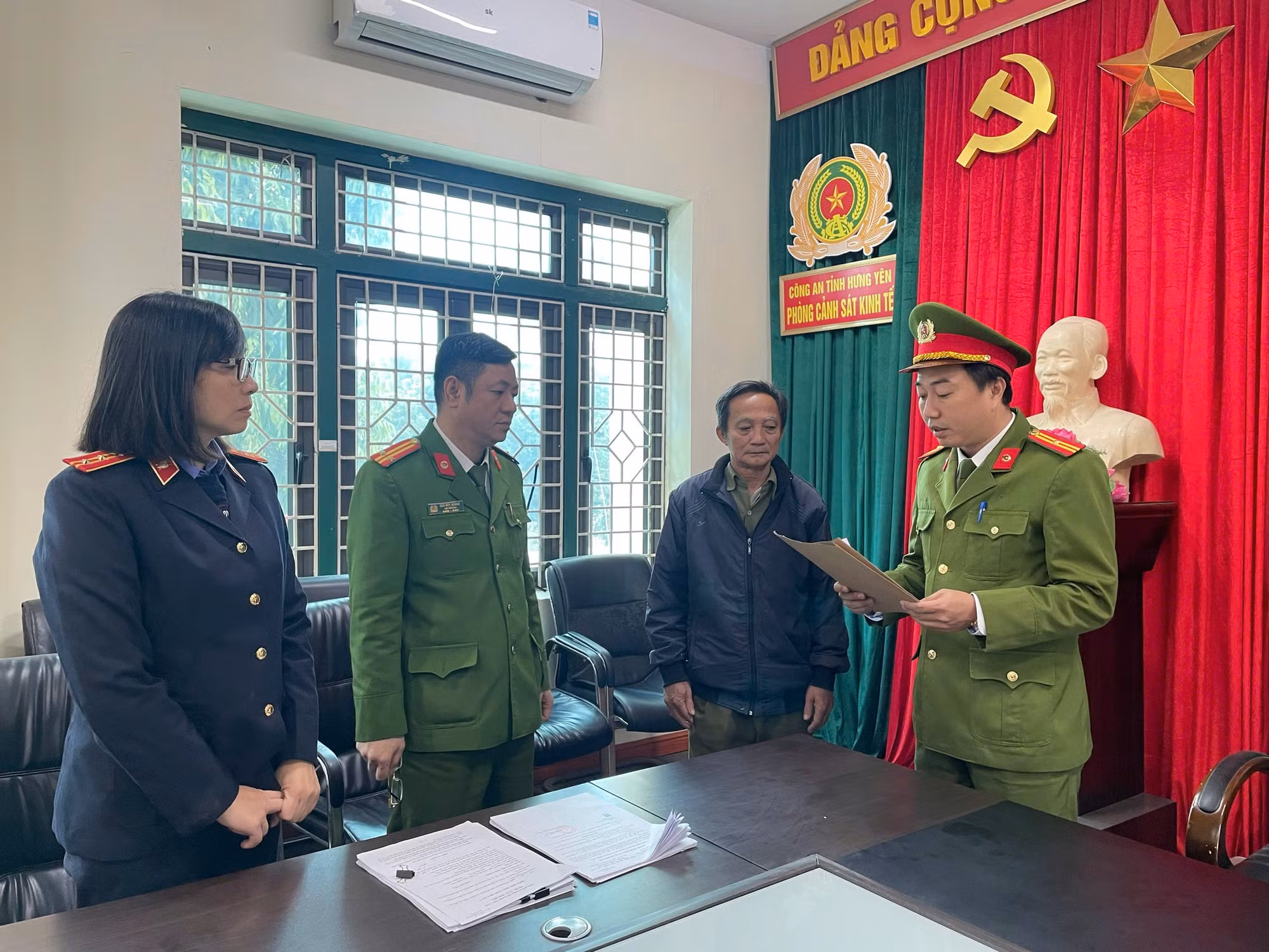 Khởi tố đối tượng sản xuất hơn 1,1 tấn mì chính giả -0