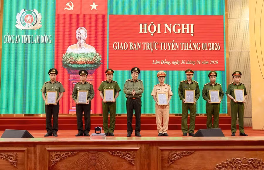 Bộ Công an thưởng nóng các tập thể Công an tỉnh Lâm Đồng lập thành tích xuất sắc -0