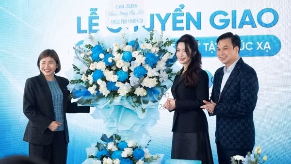 Mắt Đông Đô tiếp nhận chuyển giao công nghệ Smile Pro Vision ID
