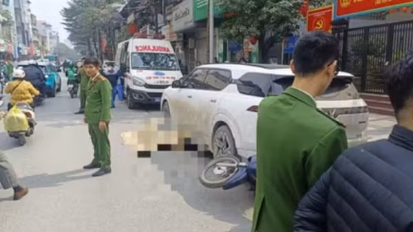 Tạm giữ hình sự tài xế lùi xe làm 2 người thương vong ở Khâm Thiên