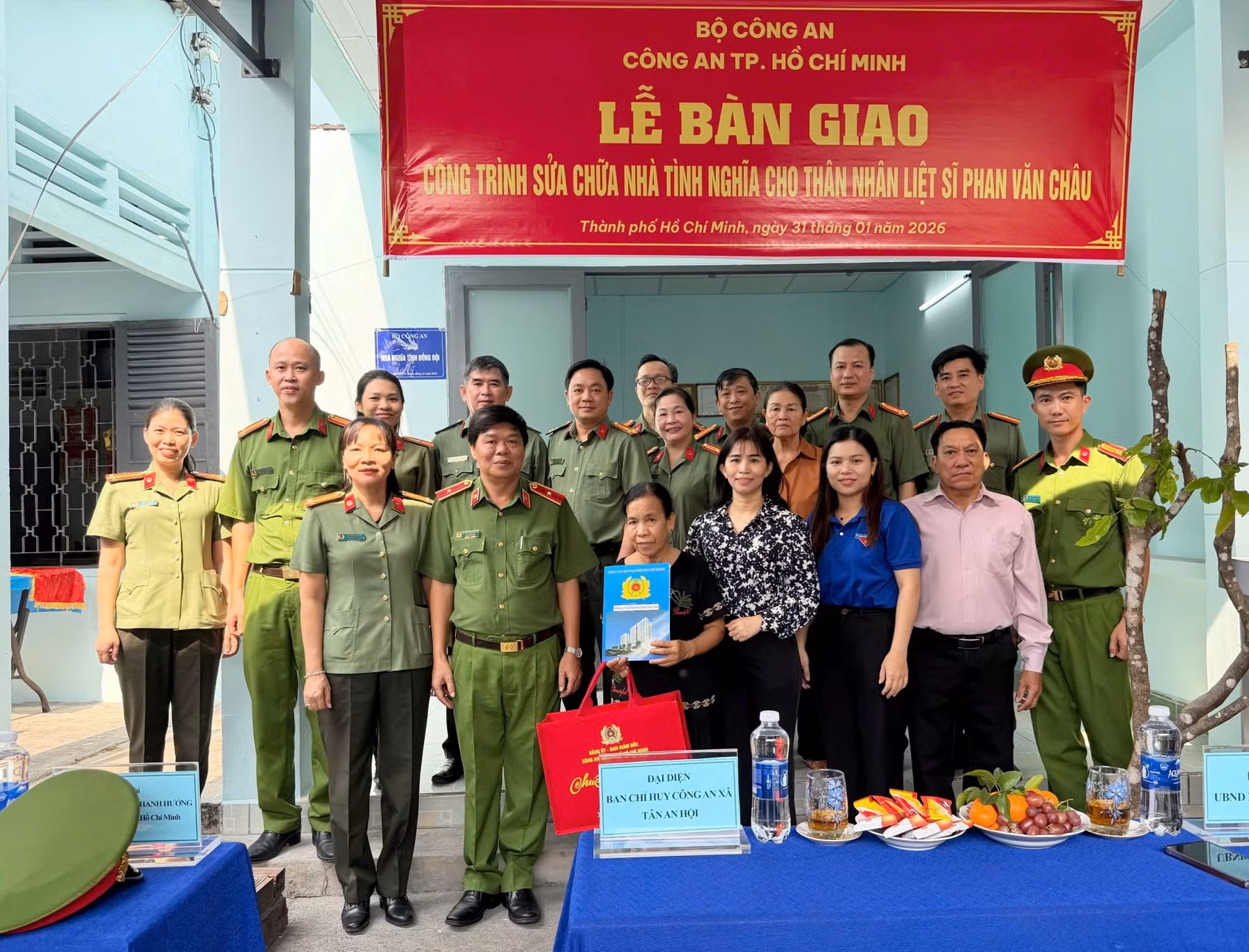 Công an TP Hồ Chí Minh trao nhà tình nghĩa, ấm lòng thân nhân liệt sĩ -0