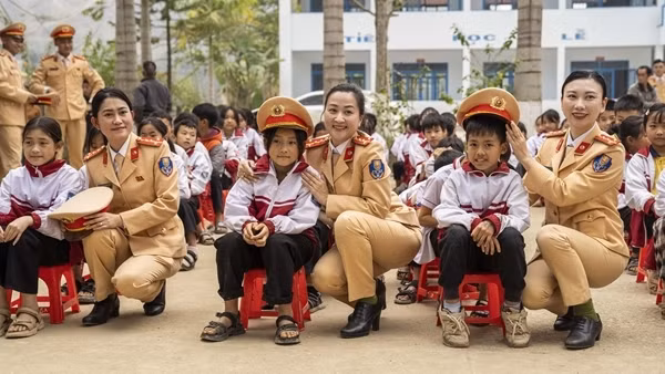 Cán bộ, chiến sĩ CSGT Thủ đô với hành trình về nguồn ý nghĩa tại Tuyên Quang
