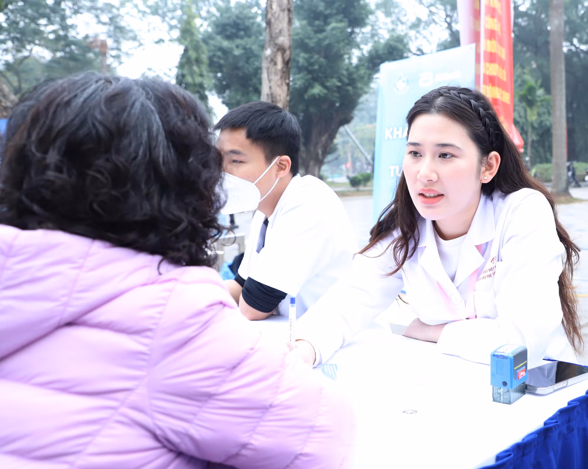 Hơn 1.000 người cao tuổi Thủ đô được khám sức khoẻ miễn phí -0