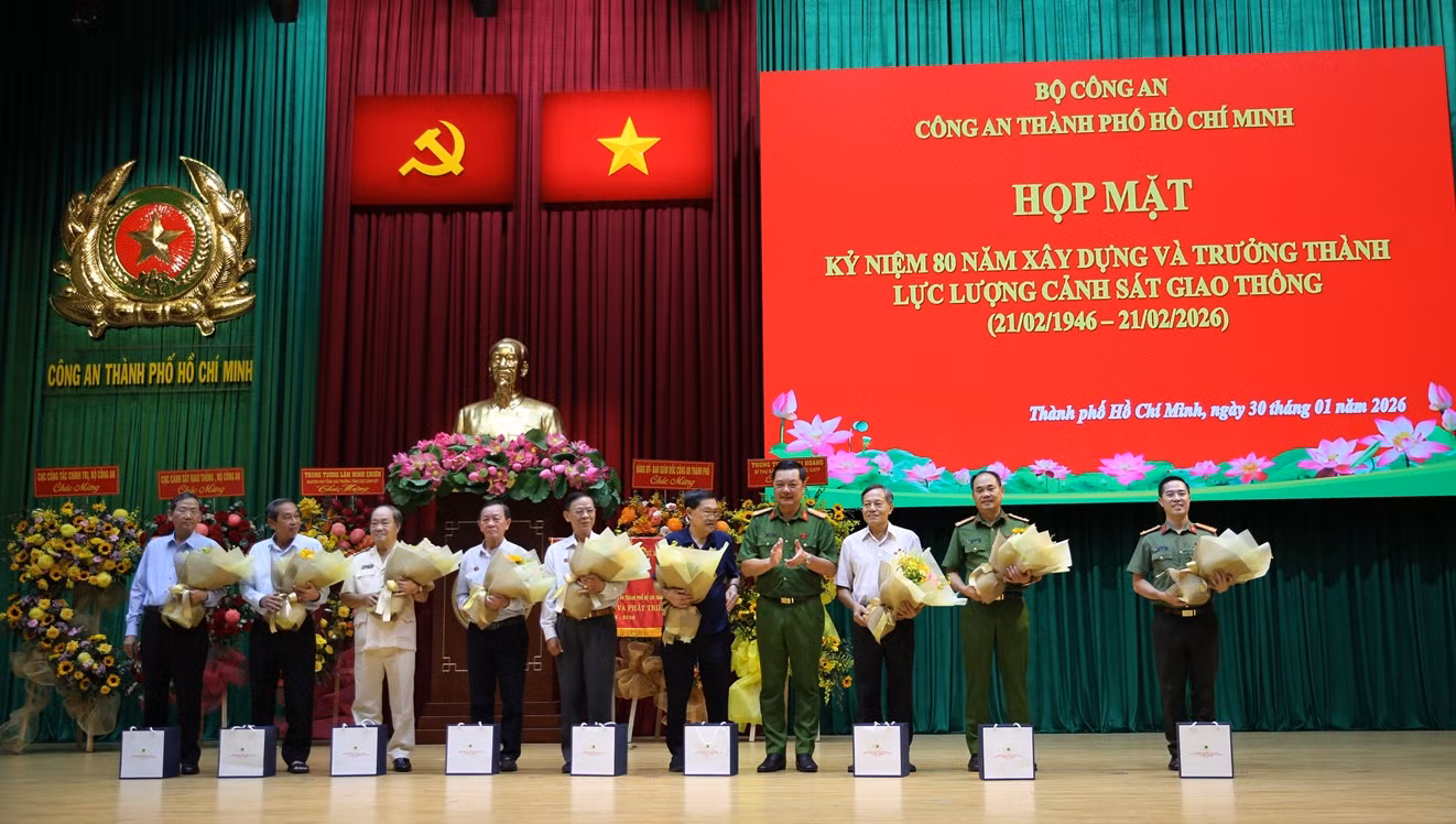 Công an TP Hồ Chí Minh kỷ niệm 80 năm lực lượng CSGT và ra mắt CLB Xe đạp chuyên nghiệp -5