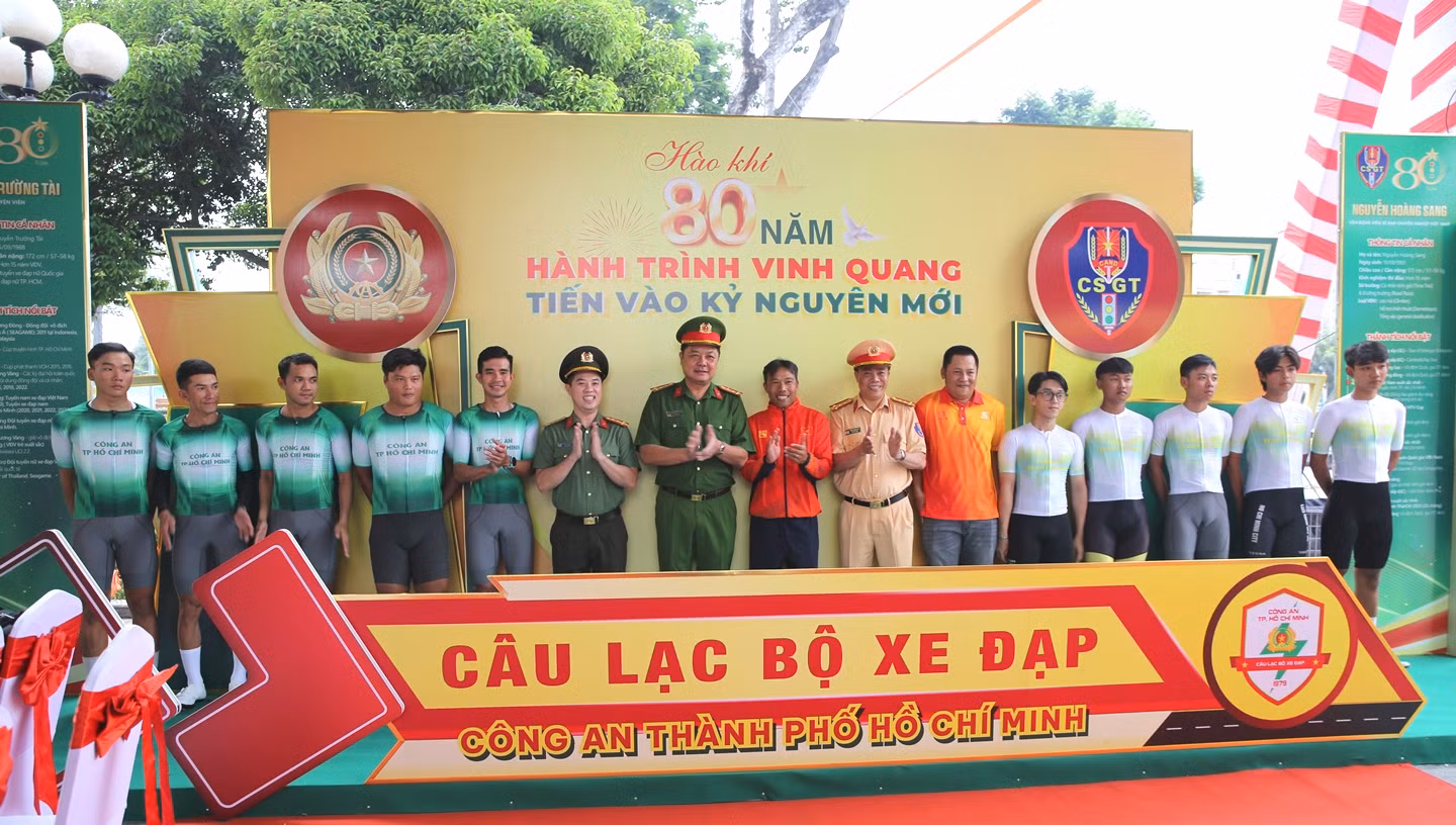 Công an TP Hồ Chí Minh kỷ niệm 80 năm lực lượng CSGT và ra mắt CLB Xe đạp chuyên nghiệp -0