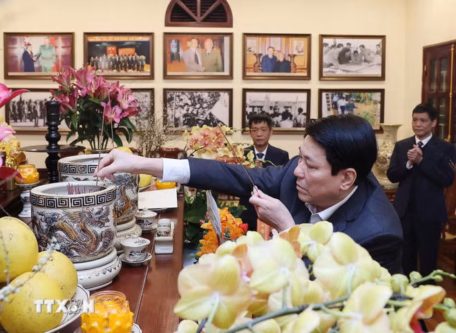 Chủ tịch nước thắp hương tưởng nhớ các đồng chí nguyên lãnh đạo Đảng, Nhà nước -0