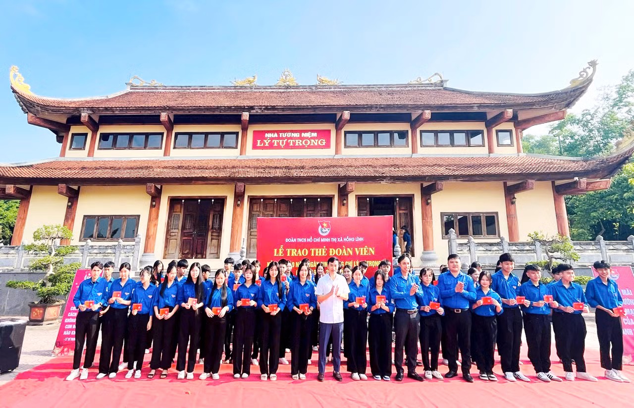 Nhiều hoạt động ý nghĩa nhân Kỷ niệm 110 năm ngày sinh đồng chí Lý Tự Trọng -0