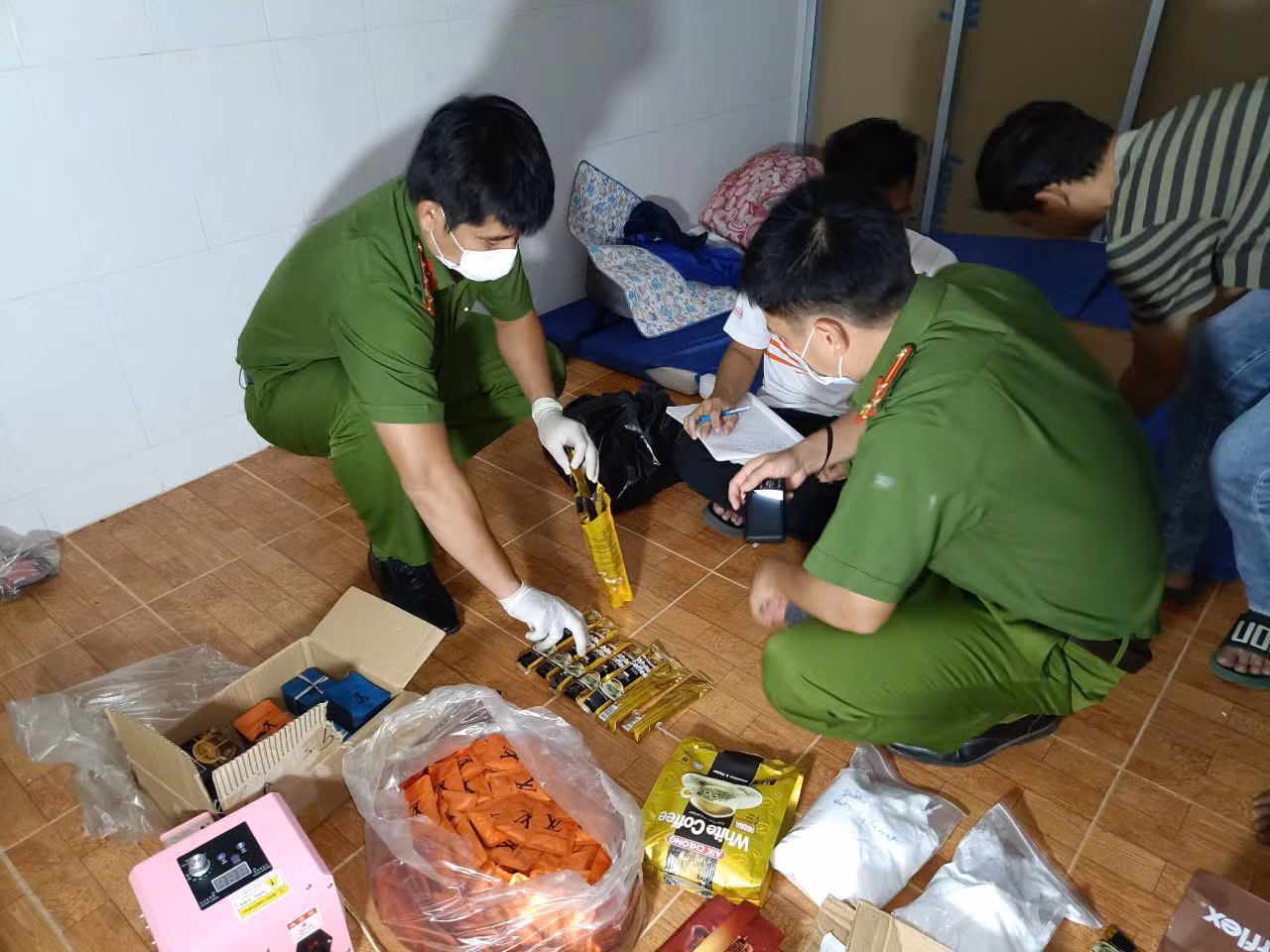 Chủ tịch UBND tỉnh Bình Phước trao thưởng đột xuất cho các đơn vị phá đường dây ma túy lớn -0