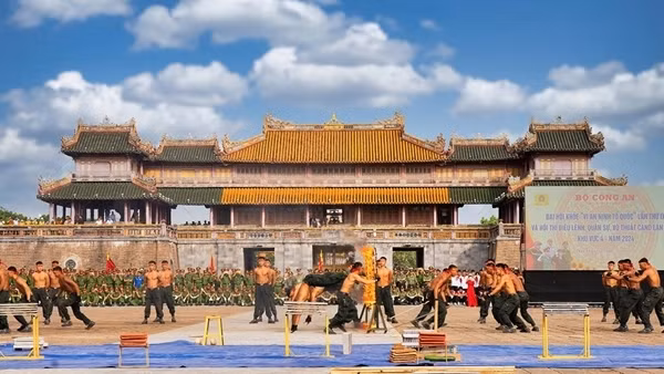 Sẵn sàng cho Đại hội khỏe “Vì an ninh Tổ quốc” và Hội thi điều lệnh, quân sự, võ thuật CAND Khu vực IV