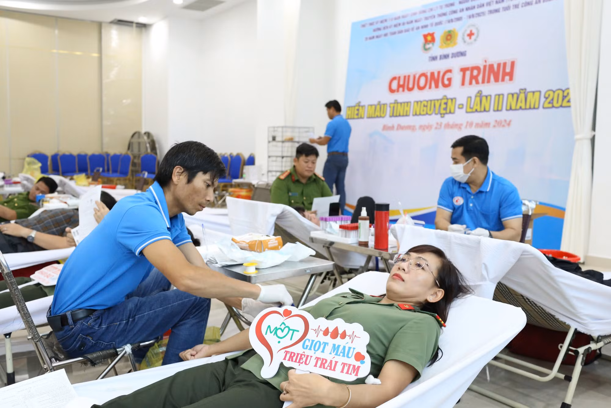 Hàng trăm CBCS Công an Bình Dương tham gia hiến máu tình nguyện -0