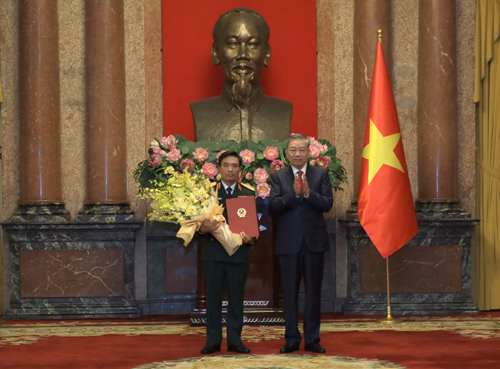 Phát huy truyền thống vẻ vang của QĐND, CAND anh hùng, xứng đáng là người chỉ huy tài năng, mẫu mực -1