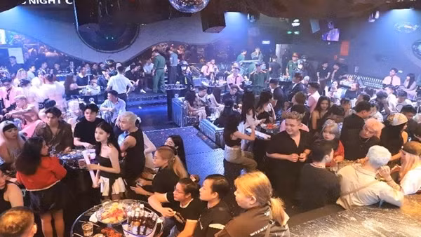 Hơn 200 cán bộ, chiến sĩ Công an đồng loạt kiểm tra các quán bar trá hình
