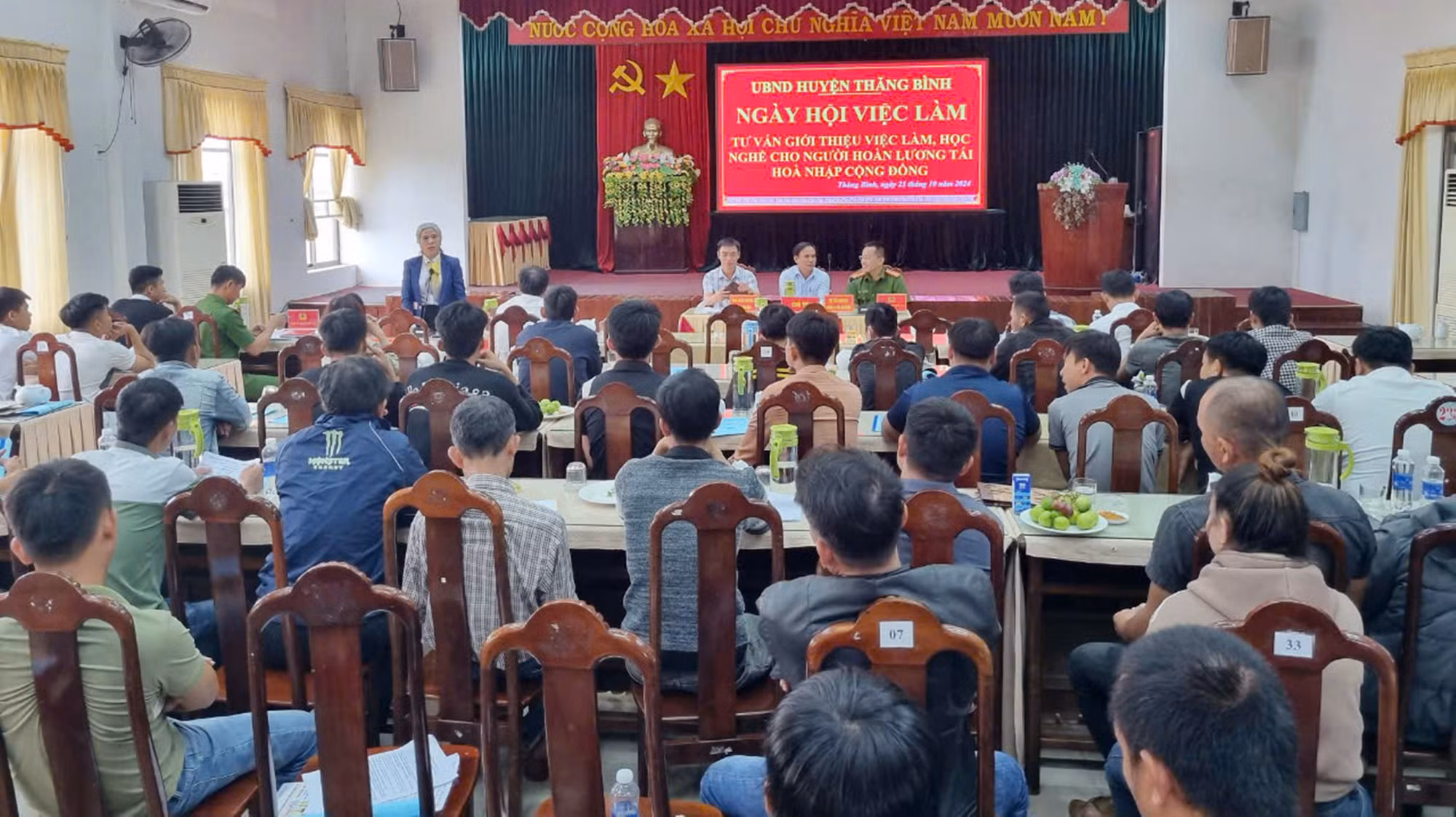 Thiết thực và nhân văn 