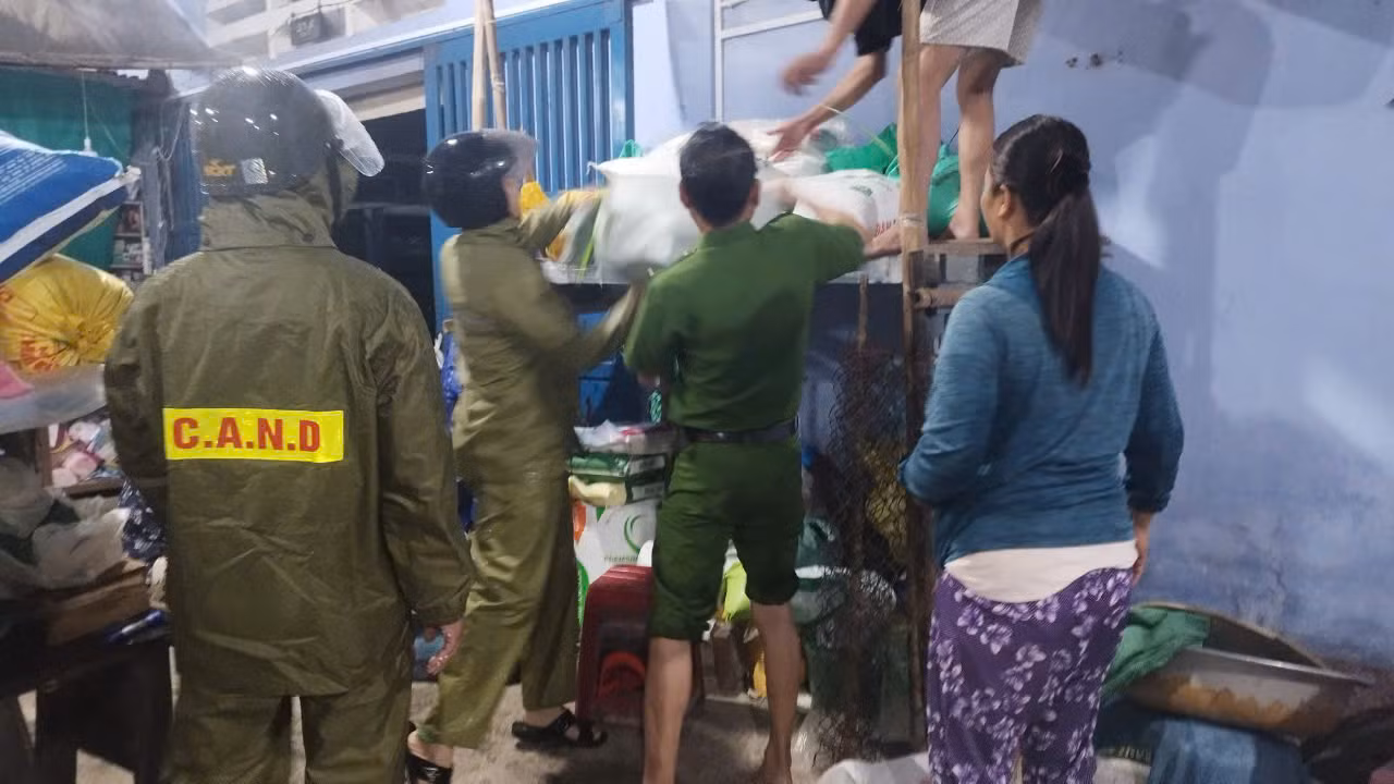Hầm Hải Vân đã mở cửa trở lại -0