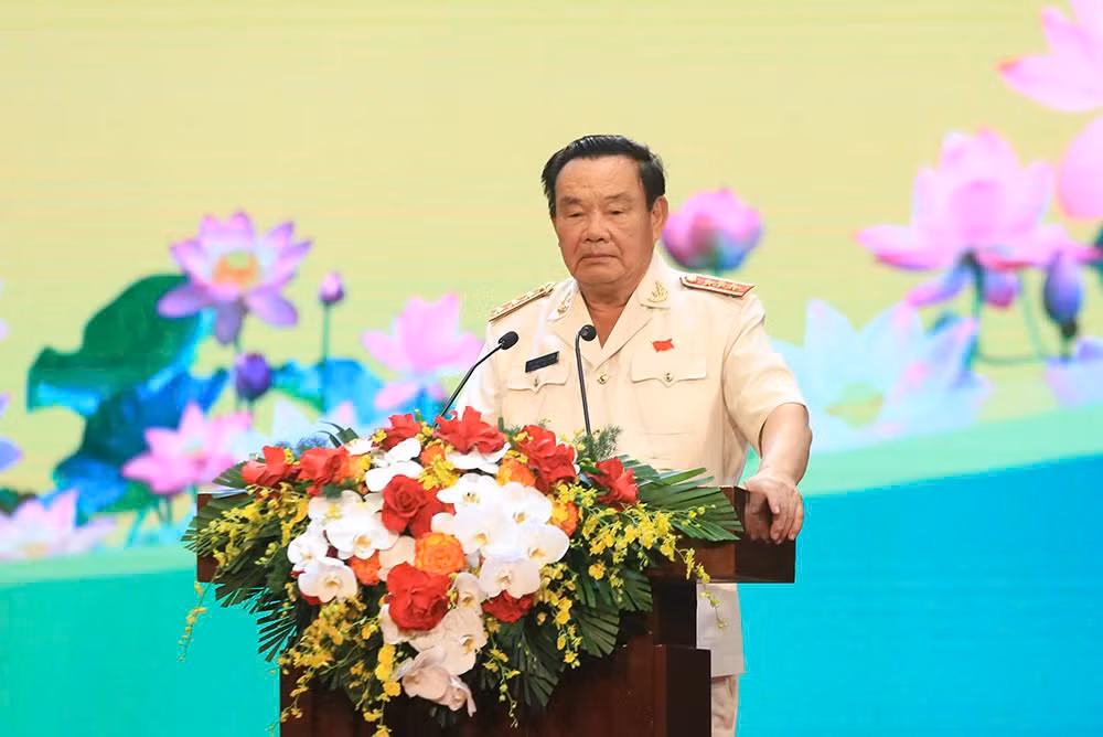 Hai tiếng thiêng liêng, hai tiếng 