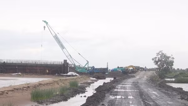 Cà Mau hưởng ứng đợt thi đua cao điểm “500 ngày đêm hoàn thành 3.000 km đường bộ cao tốc”