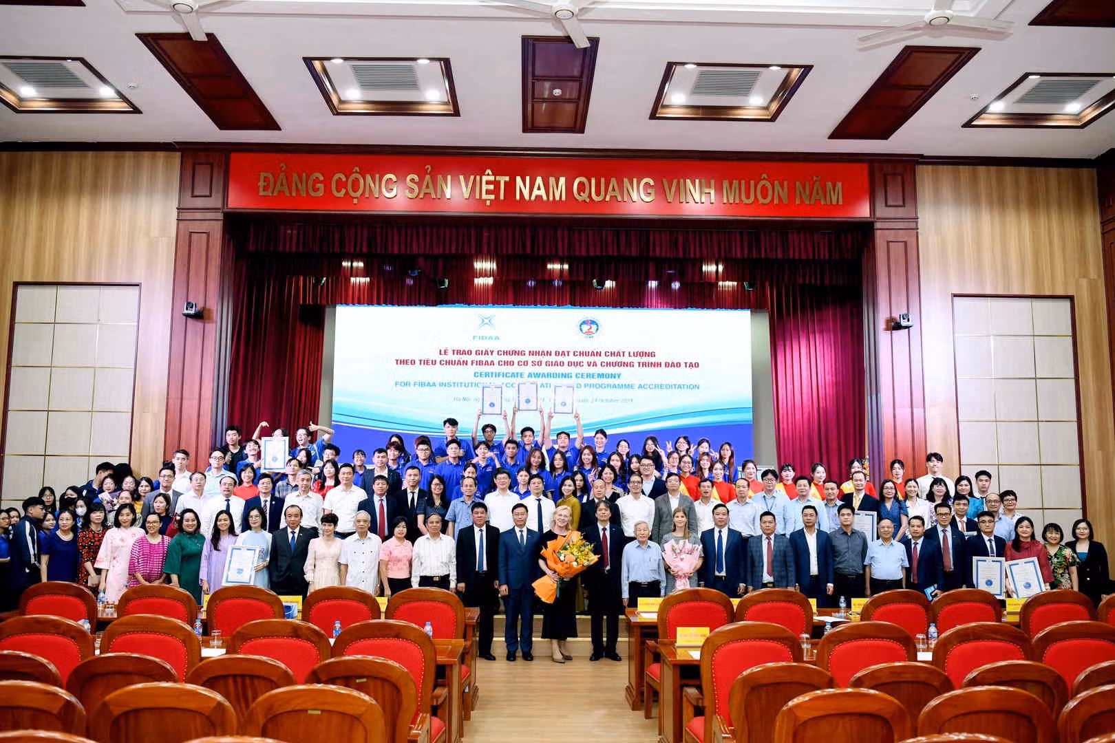 Trường Đại học Kinh tế Quốc dân nhận chứng nhận đạt chuẩn chất lượng quốc tế của FIBAA -0