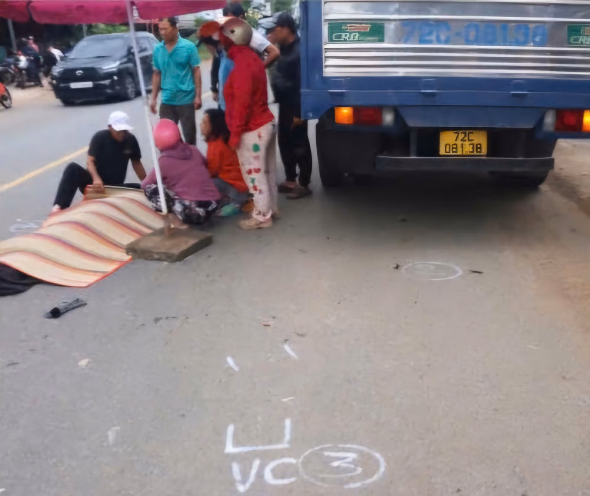 Va chạm với xe ô tô, 2 người tử vong thương tâm -0