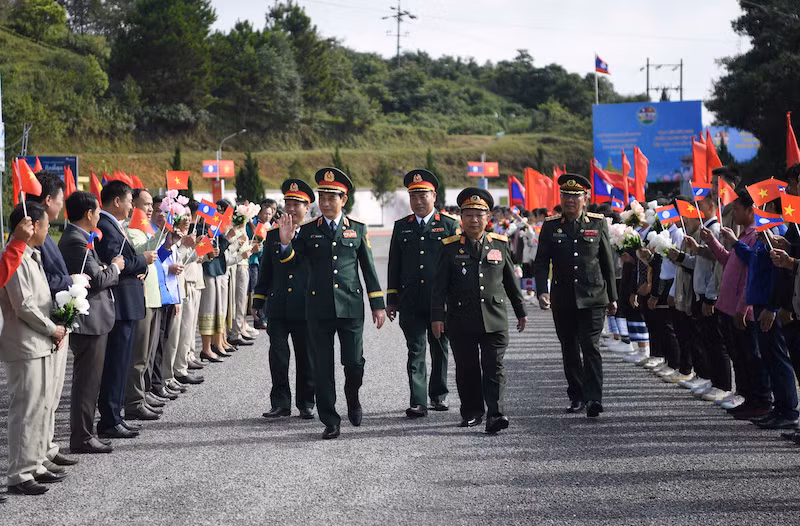 Giao lưu hữu nghị quốc phòng biên giới Việt Nam - Lào lần thứ hai thành công tốt đẹp -0