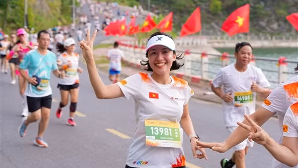 Sôi động giải Marathon “Sắc màu Hoàng hôn Cát Bà 2024”