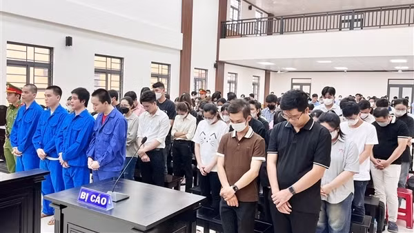 Tuyên án 61 bị cáo trong đường dây làm văn bằng,&nbsp;chứng chỉ giả ở An Giang