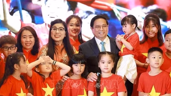 Thủ tướng Chính phủ Phạm Minh Chính gặp gỡ đại diện cộng đồng người Việt Nam tại UAE