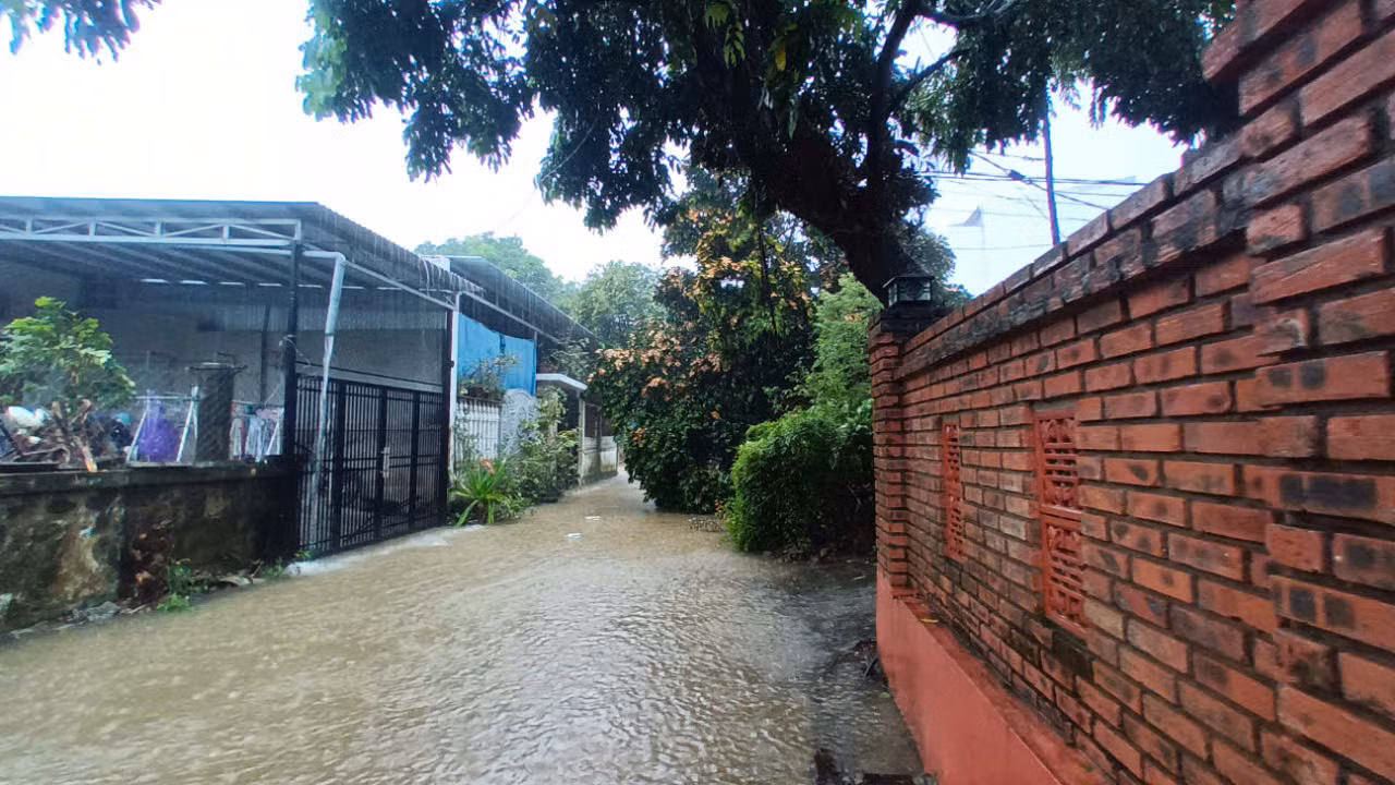 Bão số 6 gây mưa to, gió mạnh, Thừa Thiên Huế yêu cầu người dân không ra đường -0