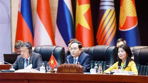 Tạo xung lực mới, thúc đẩy hợp tác toàn diện, thực chất Việt Nam-Lào