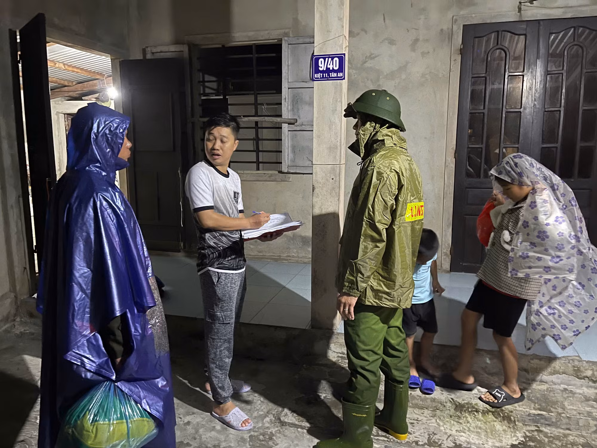 Bão số 6 gây mưa to, gió mạnh, Thừa Thiên Huế yêu cầu người dân không ra đường -0