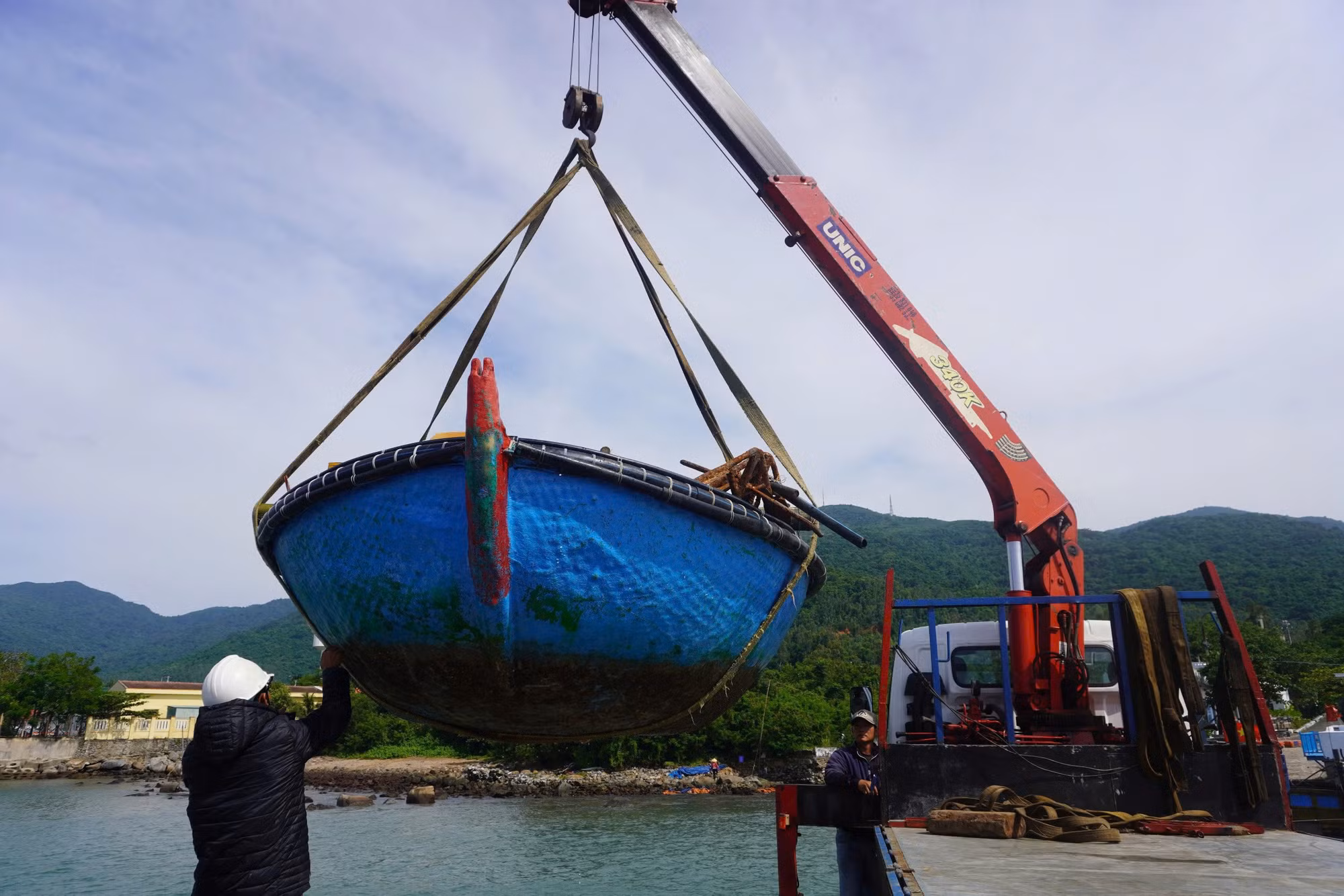 Đà Nẵng tất bật giúp dân chống bão Trà Mi -0