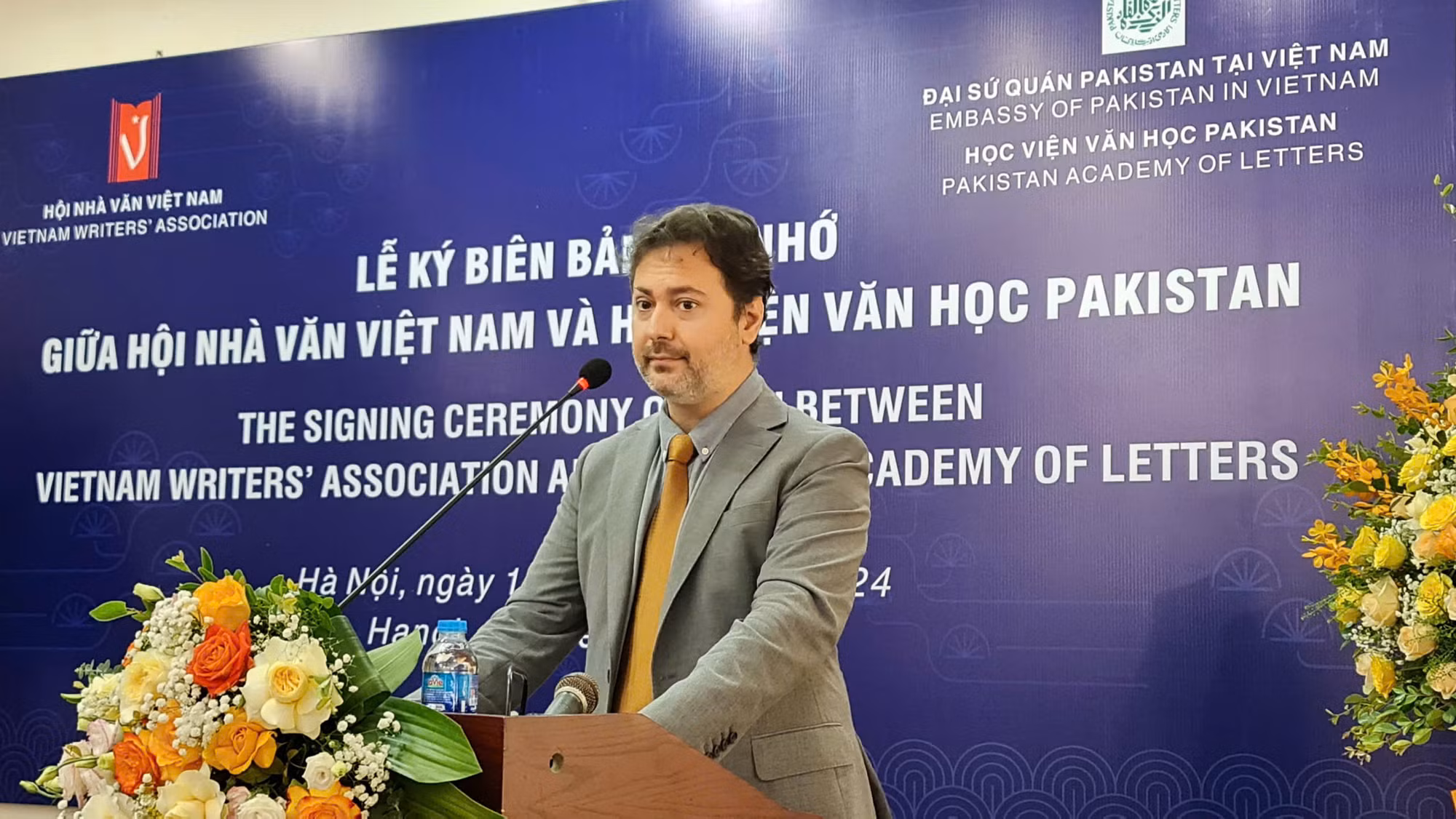"Văn học là chìa khóa có thể mở mọi cánh cửa!" ảnh 2