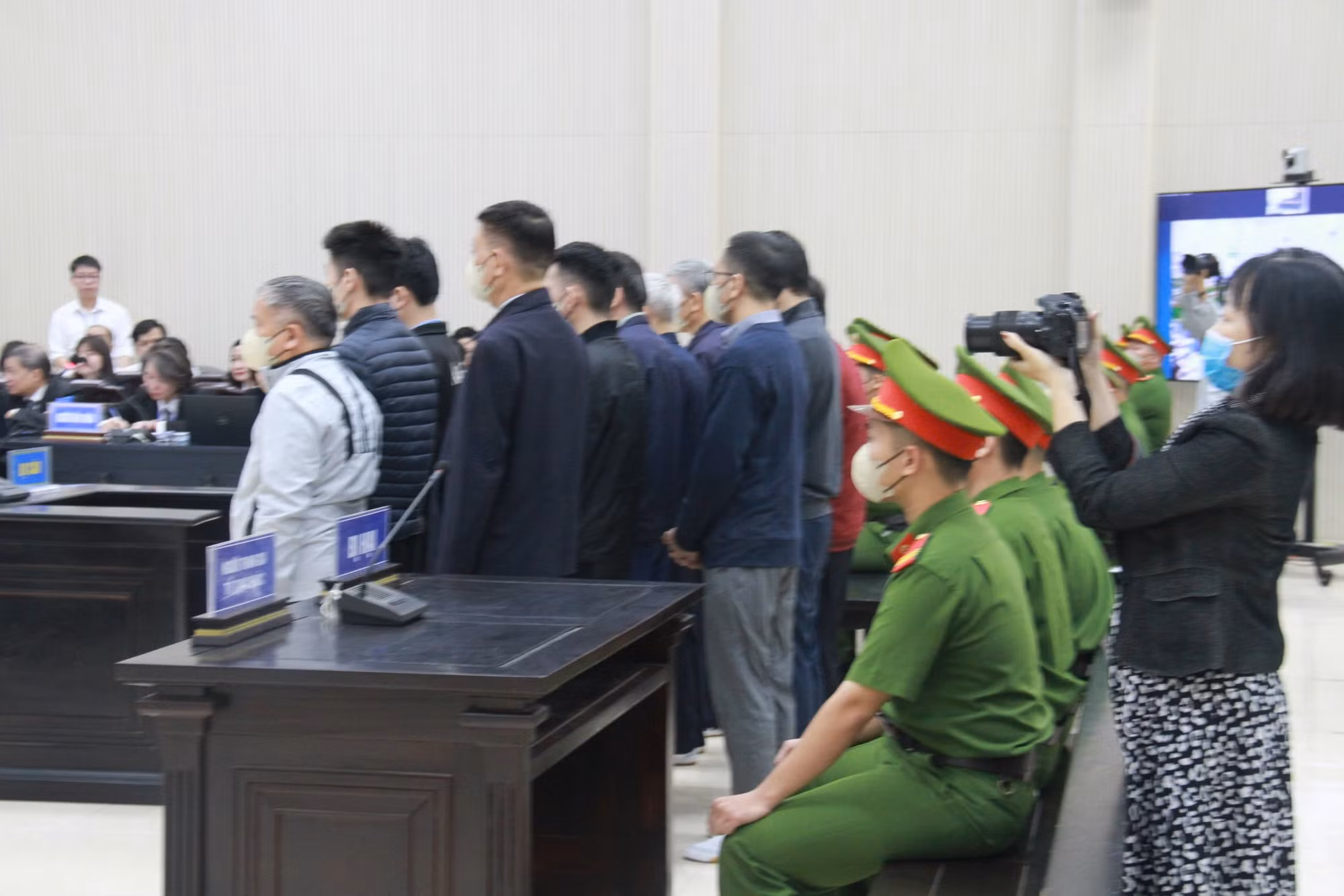 Bị cáo Nguyễn Thị Thanh Nhàn lại bị xét xử vắng mặt trong vụ vi phạm quy định về đấu thầu ở Bắc Ninh -0